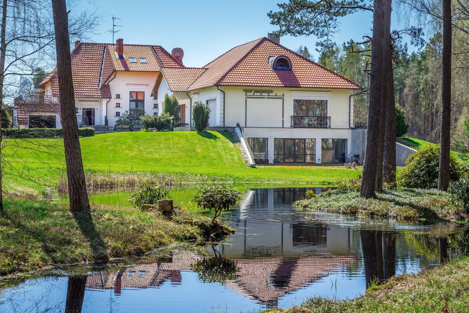 Privātmāja 1516 m², Berģi