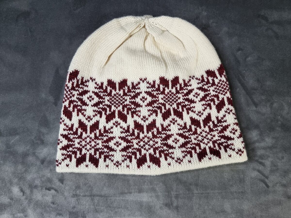Sieviešu cepure Jolanya, merino vilna, baltā, bordo krāsā