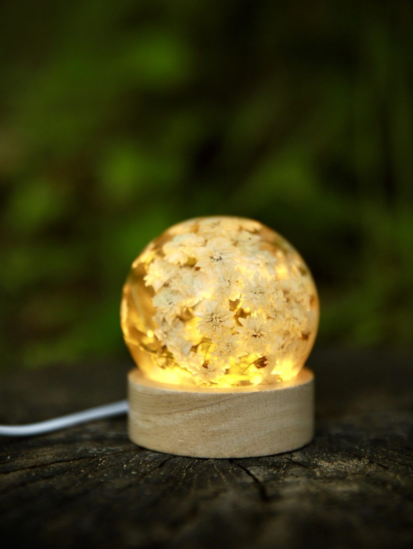 Galda lampa SpiiidBotanics, silti balta, baltā krāsā