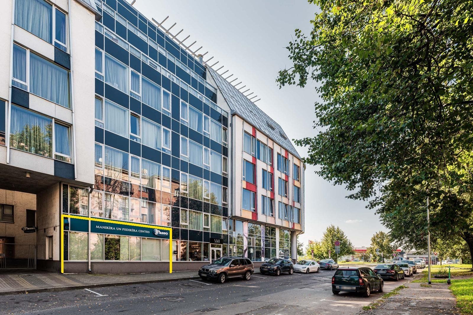 Tirdzniecības telpas 52 m², Republikas laukums 3, Centrs