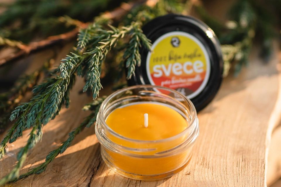 Bišu vaska svece stikla burciņā