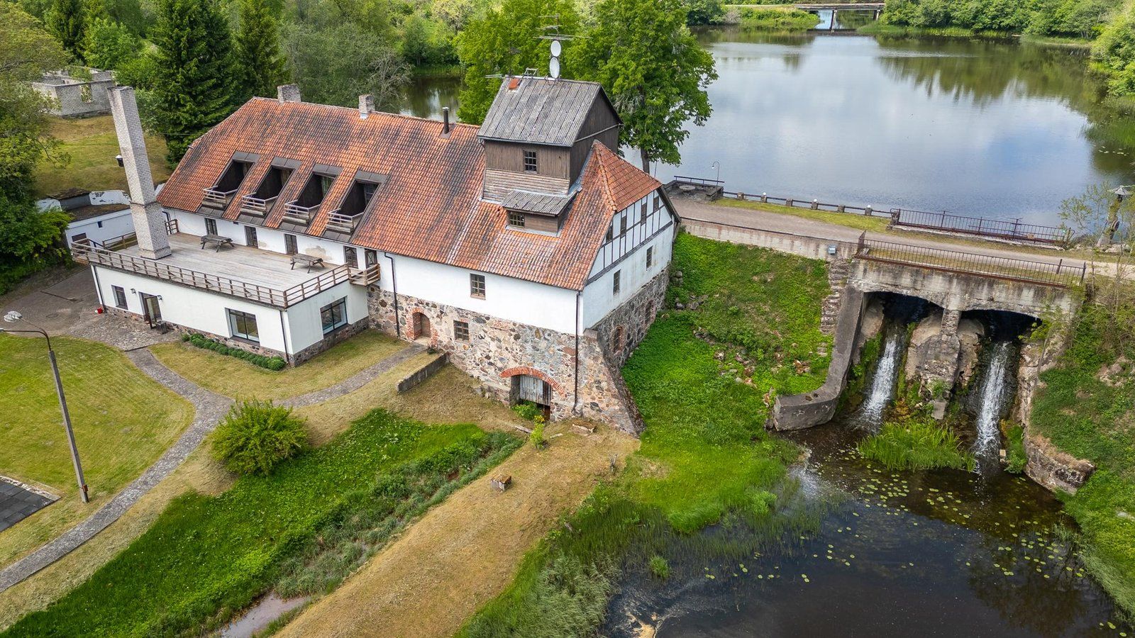 Viesnīca 505 m², Dzirnavas, Zlēku pagasts