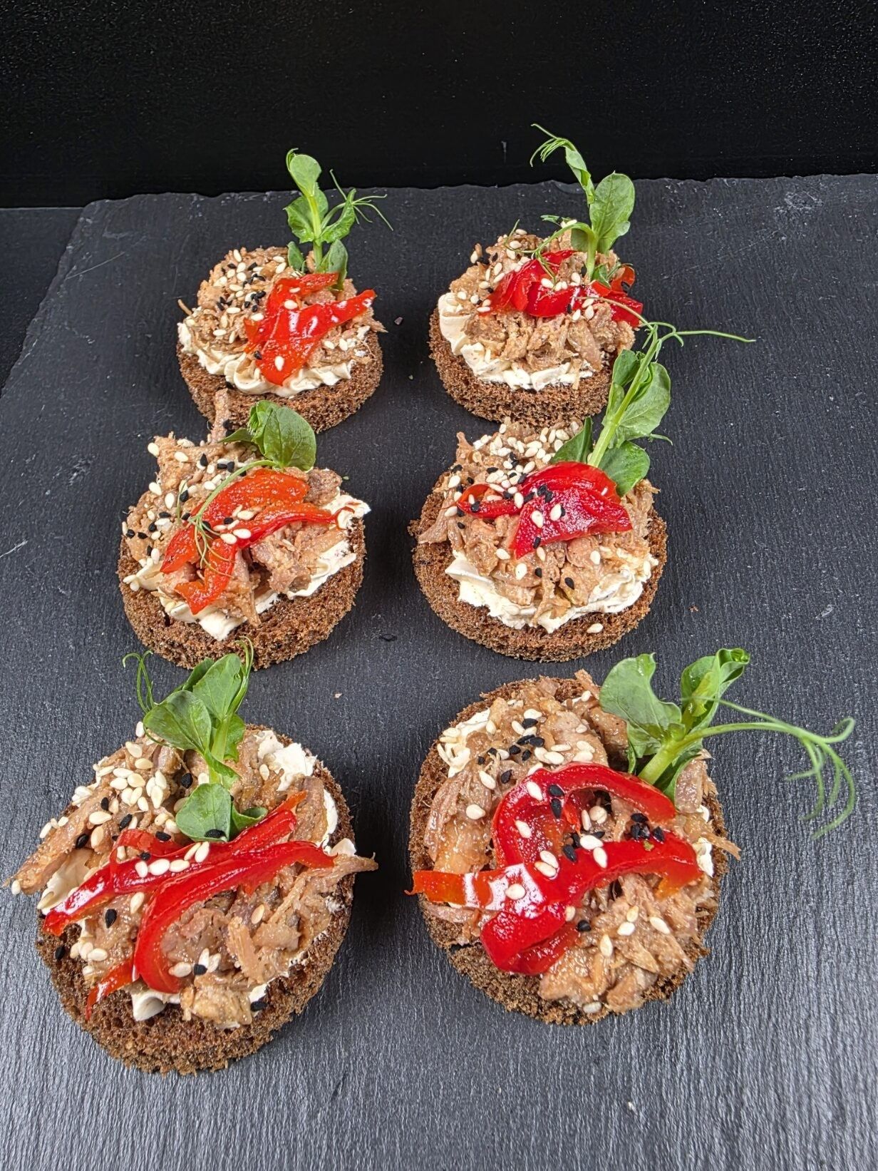 Uzkodas, rudzu uzkoda ar teriyaki plucinātu cūkgaļu — attēls 2