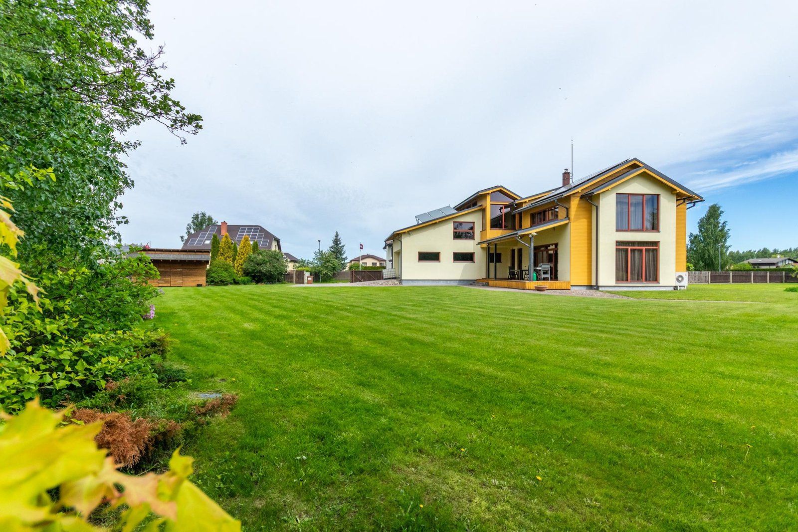 Privātmāja 290 m², Lakstu iela 2, Babītes pagasts
