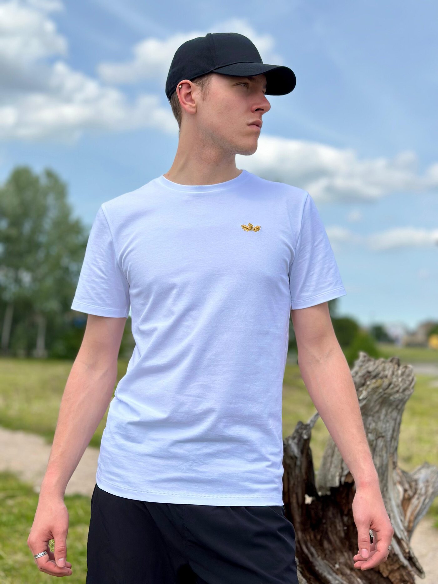 Pagarināts balts unisex t-krekls "Mākonis"
