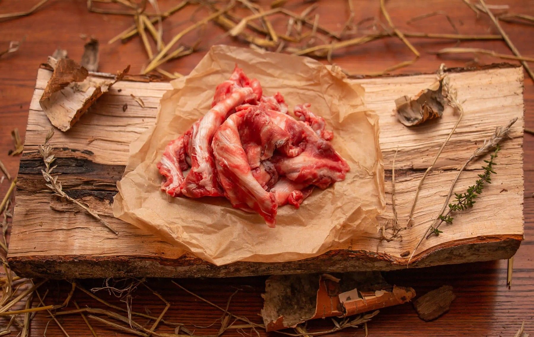 Gaļas izlase suņiem — liellopa salami strēmelēs, saldēta