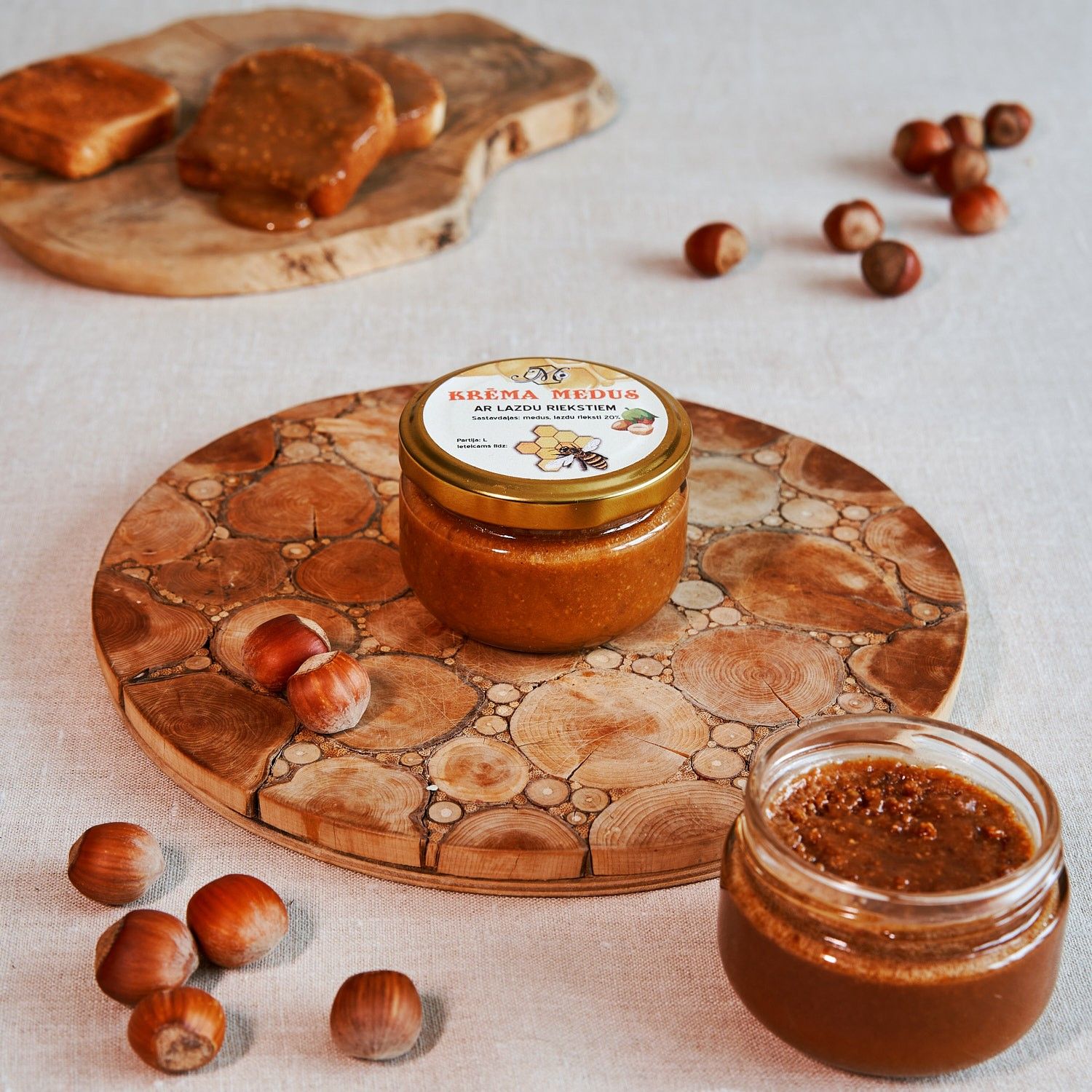 Medus ar piedevām Mežinieku Medus, 130 g, krēmveida (putots)