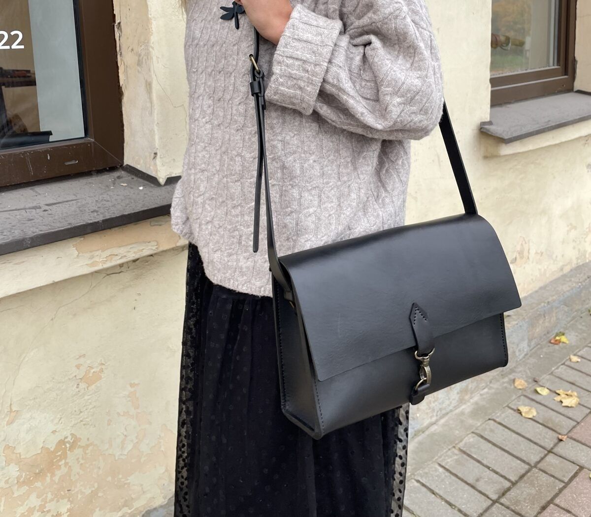Plecu soma StoneHill, vidēja, āda, melnā krāsā