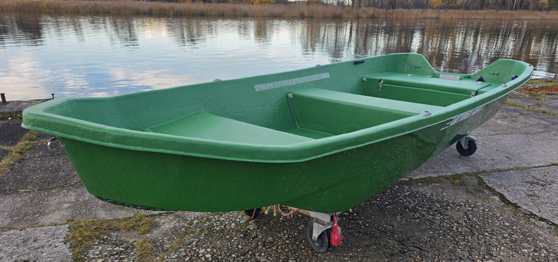 Motorlaiva LATREX 430, 4,3 m, stikla šķiedra
