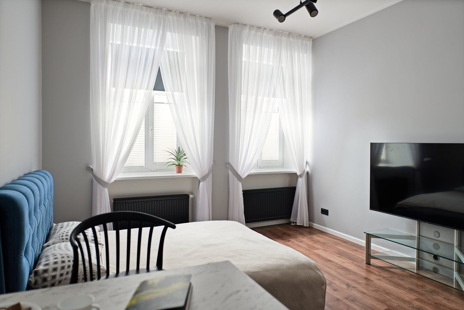 4 istabu dzīvoklis, Visvalža iela 7, Avoti