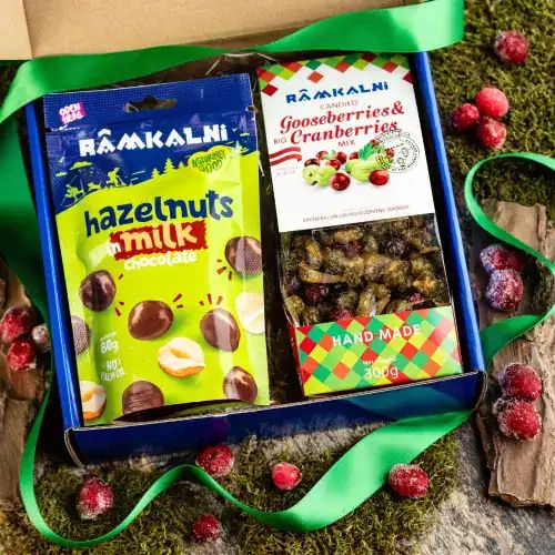 Dāvanu komplekts Nr. 8.2 — lazdu rieksti šokolādē un ogu sukādes