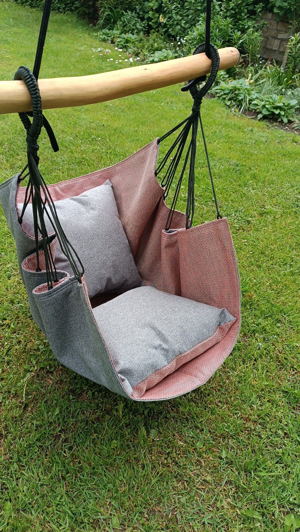 Šūpuļkrēsls Decochair, koks, tekstils, pelēkā, sarkanā krāsā