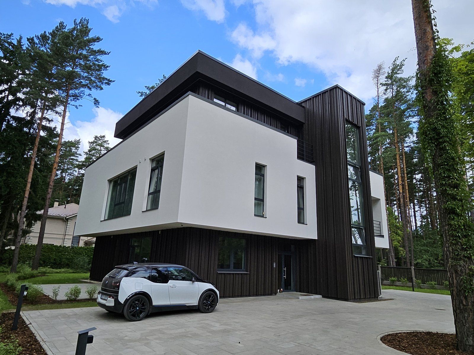 3 istabu dzīvoklis, Brīvības prospekts 28, Jūrmala