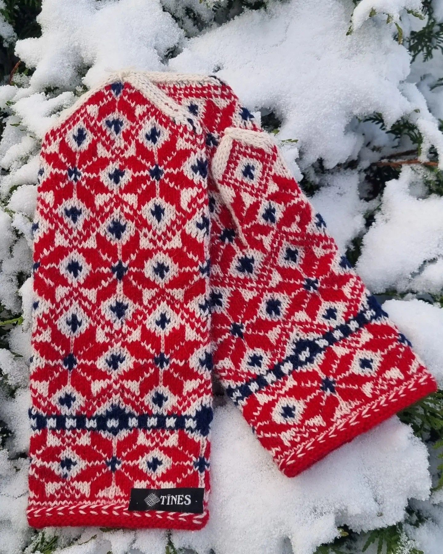 Sieviešu cimdi Tīnes, sarkanā, baltā krāsā