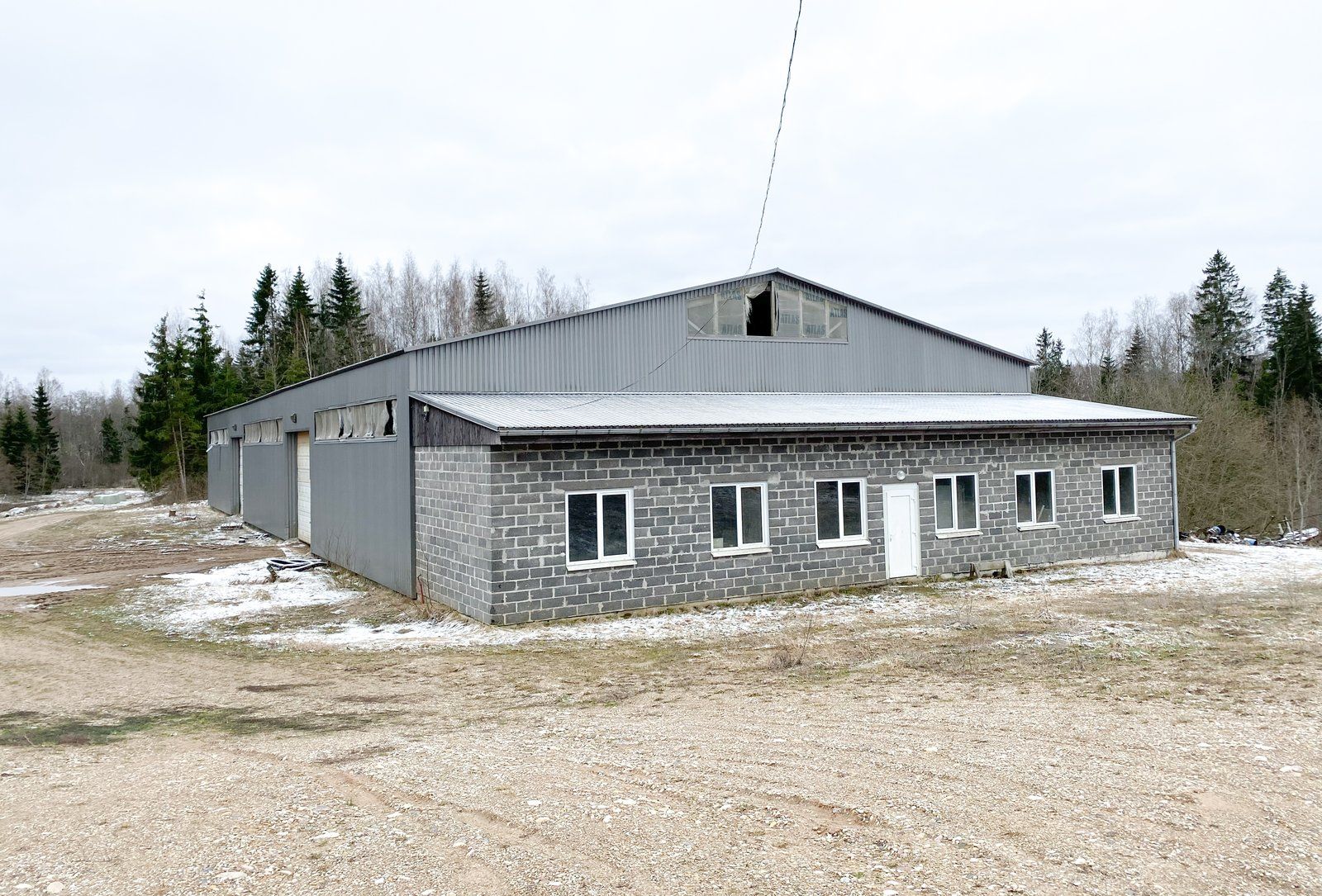 Ražošanas ēka 2662 m², Inešu pagasts