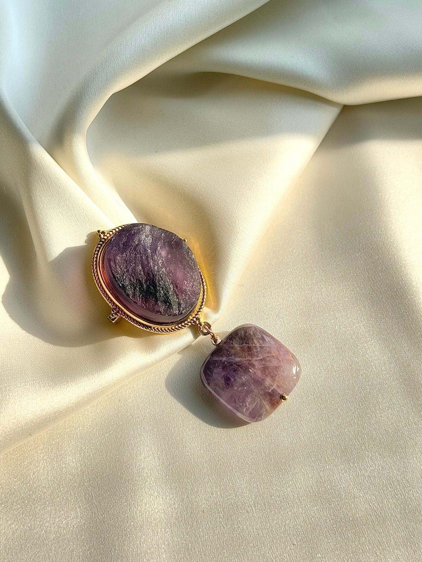 Piespraude Astra Stones, ar pusdārgakmeni, violetā krāsā