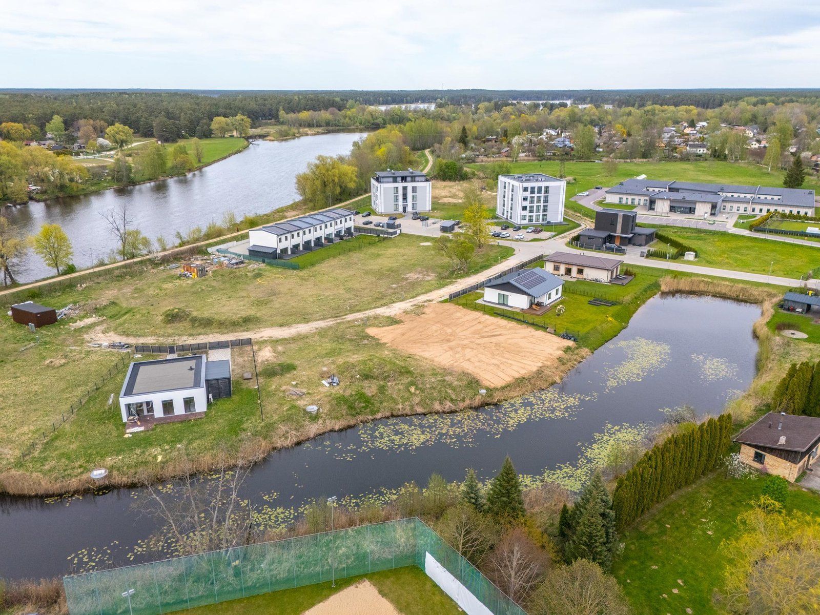 Zemes gabals 2165 m², Zivju iela 10, Carnikavas pagasts