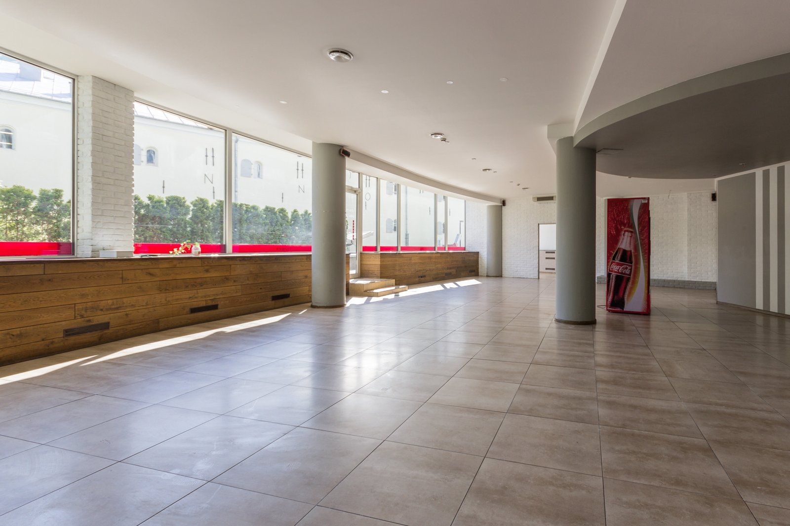Tirdzniecības telpas 180 m², Republikas laukums 3, Centrs — attēls 3