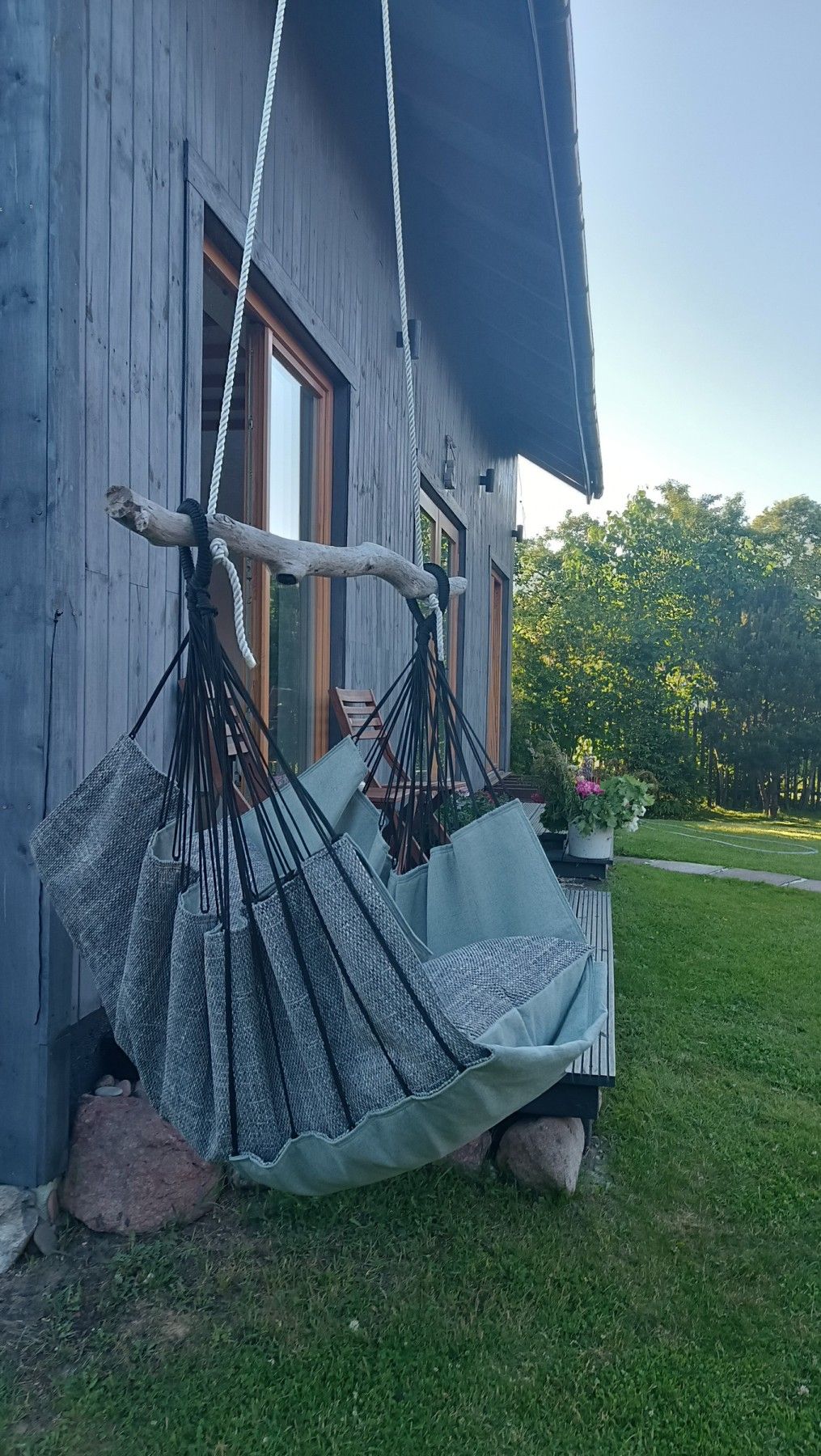 Šūpuļkrēsls Decochair, koks, tekstils, pelēkā, zaļā krāsā — attēls 2