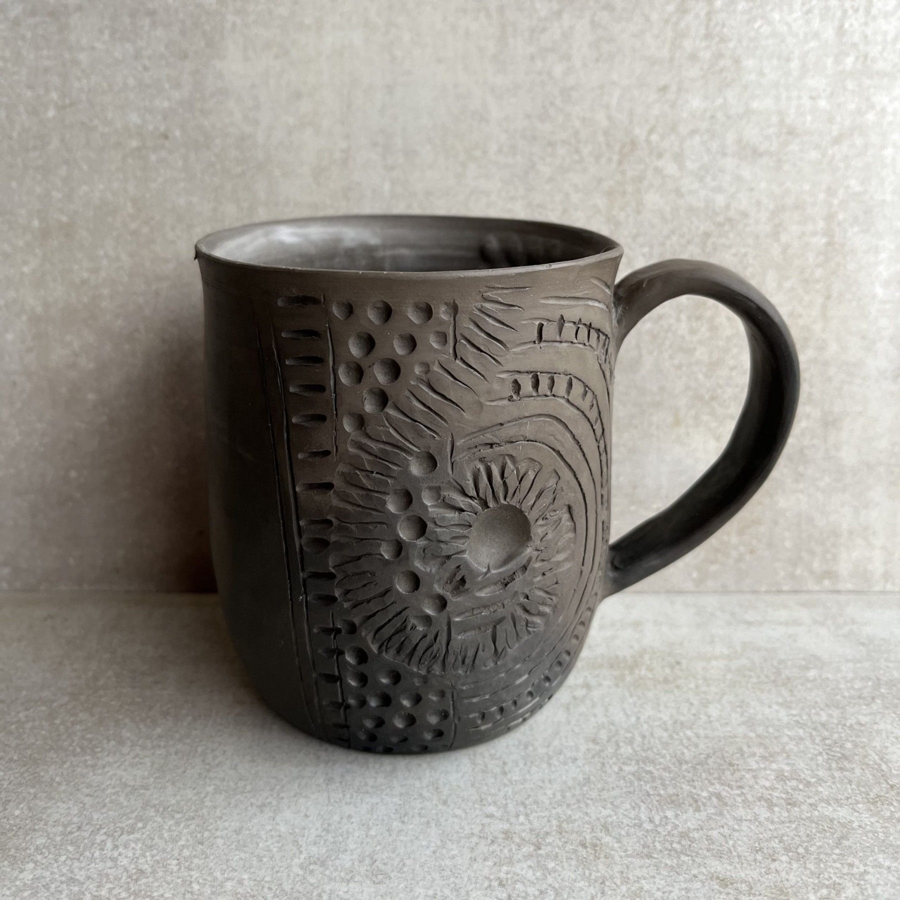 Krūze Inga Pērkons, 500 ml, keramika, melnā krāsā — attēls 2