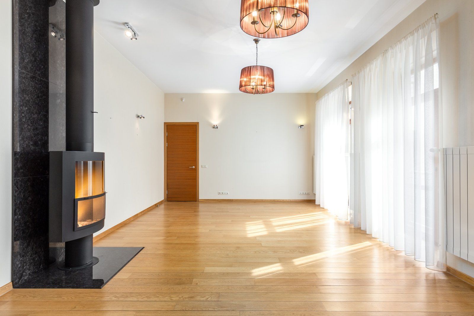 4 istabu dzīvoklis, Raiņa bulvāris 2, Centrs