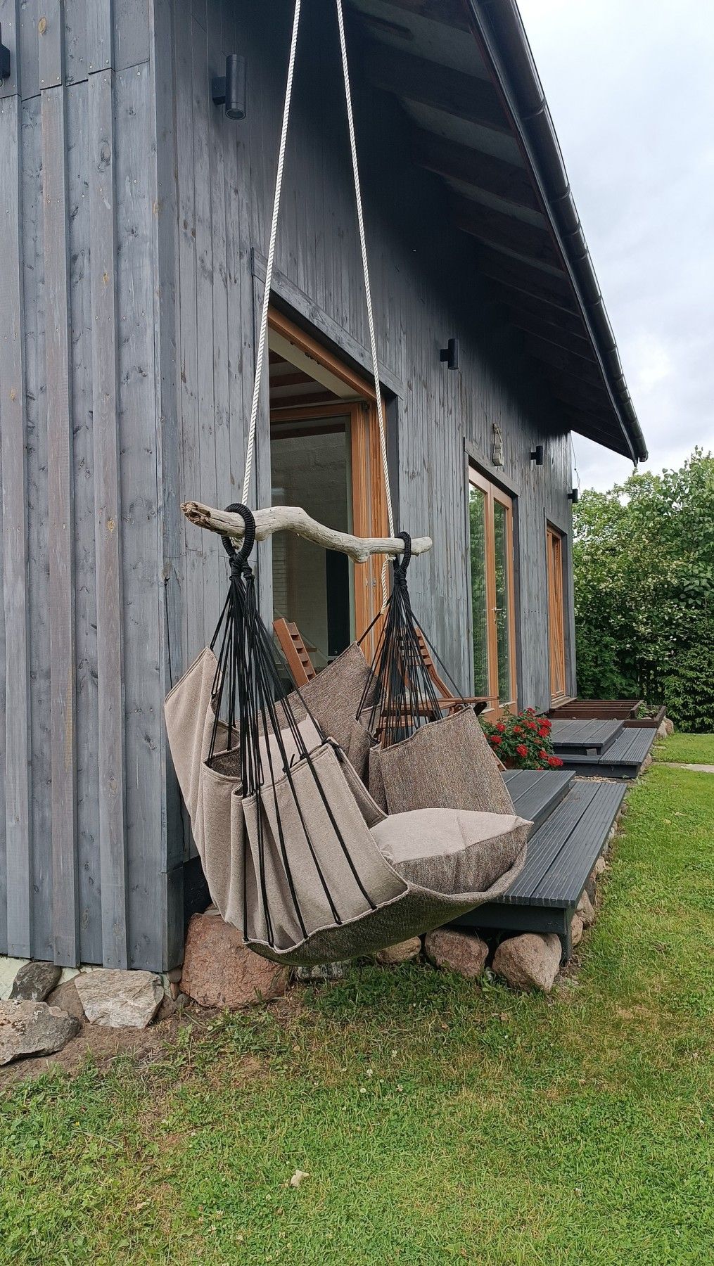 Šūpuļkrēsls Decochair, koks, tekstils, brūnā, bēšā krāsā — attēls 2