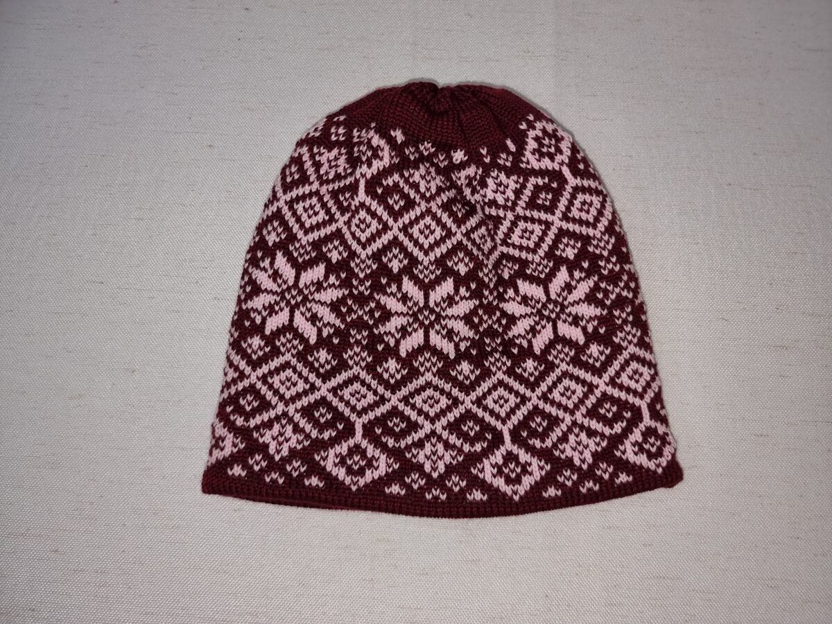 Sieviešu cepure Jolanya, merino vilna, bordo, baltā krāsā