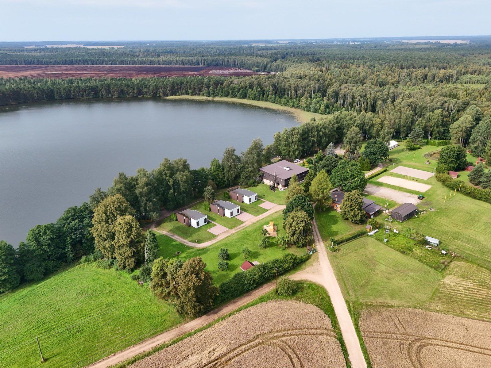 Viesnīca 1157 m², Kliģu atpūtas bāze, Pienava