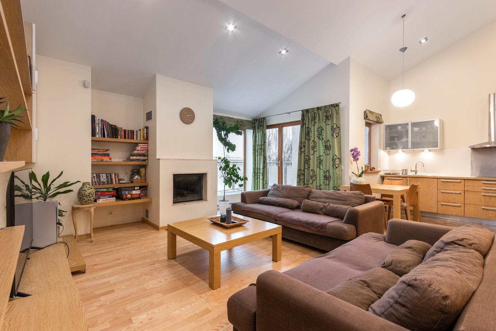 5 istabu dzīvoklis, Hospitāļu iela 36A, Centrs