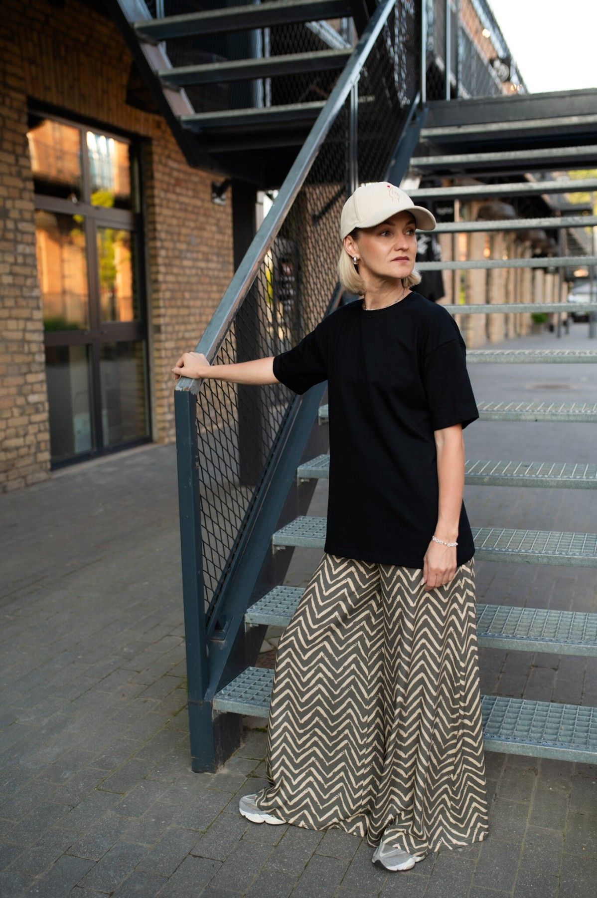 Sieviešu T-krekls TRU:DE, XS, S, M, L, XL, melnā krāsā