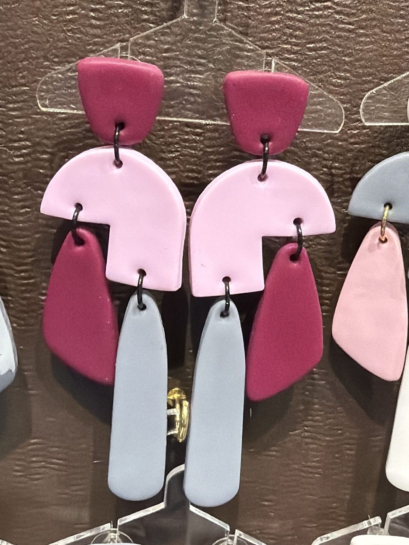 Auskari Izzi Gizzi Clay, rozā, violetā, pelēkā krāsā