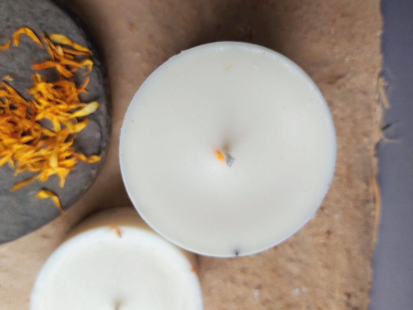 Svece Telmas Botanica, sojas vasks, baltā, oranžā krāsā — attēls 4