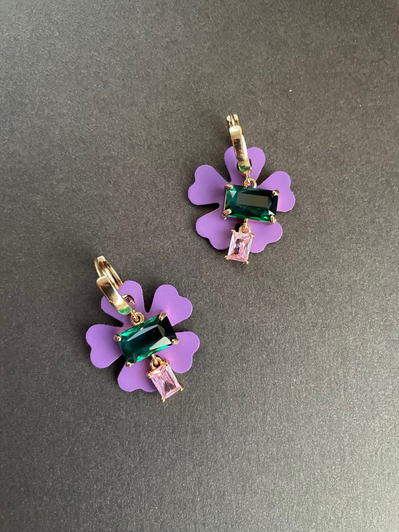 Auskari Buduart, āda, ar kristāliem, violetā, zaļā krāsā — attēls 2