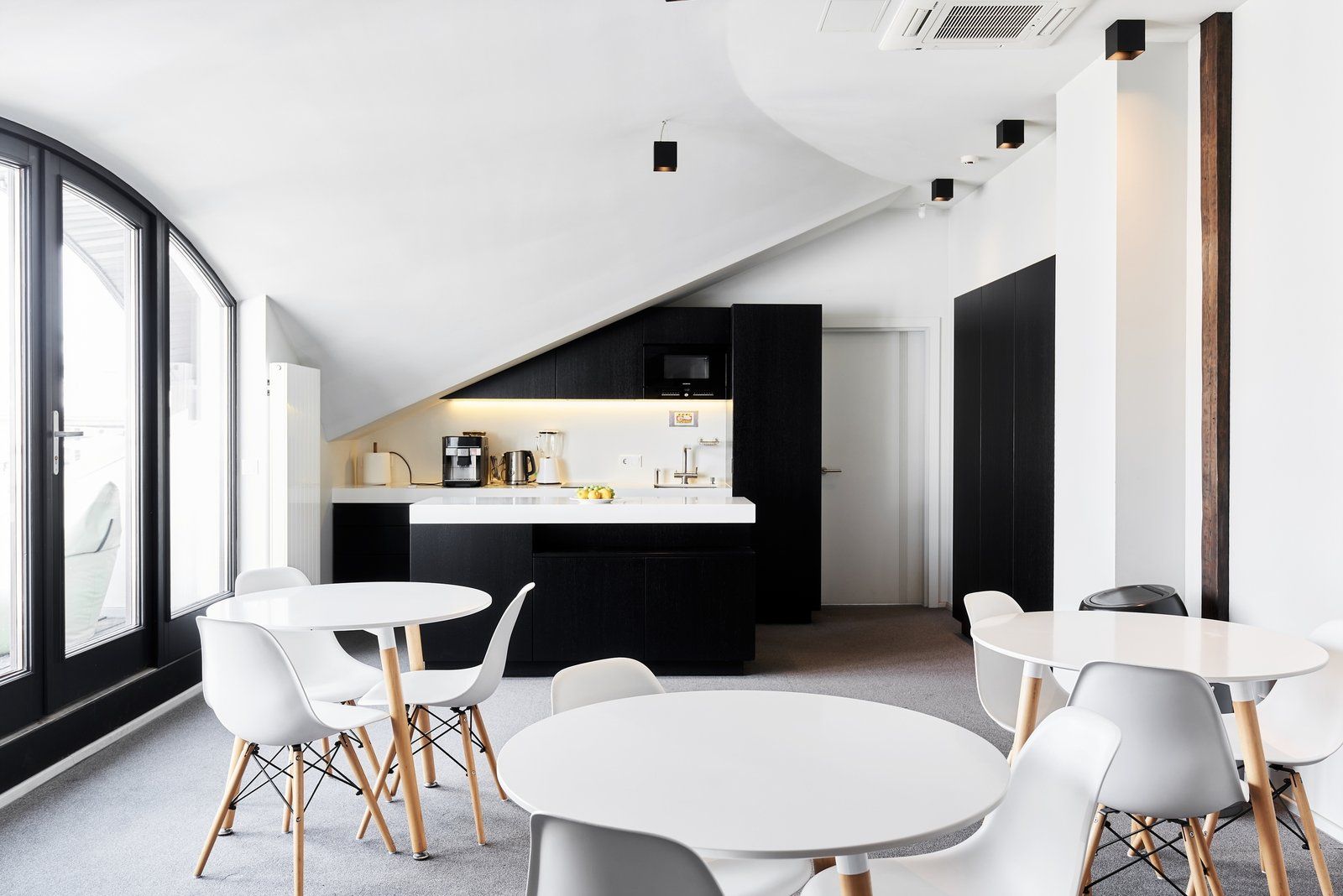 10 istabu dzīvoklis, Brīvības iela 52, Centrs — attēls 2