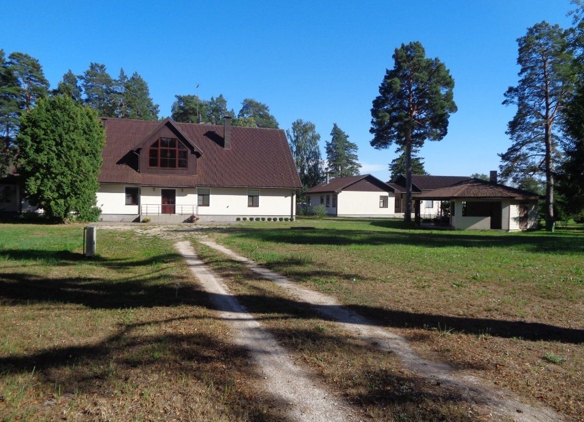 Viesnīca 700 m², Lapsiņmuiža, Dzedri