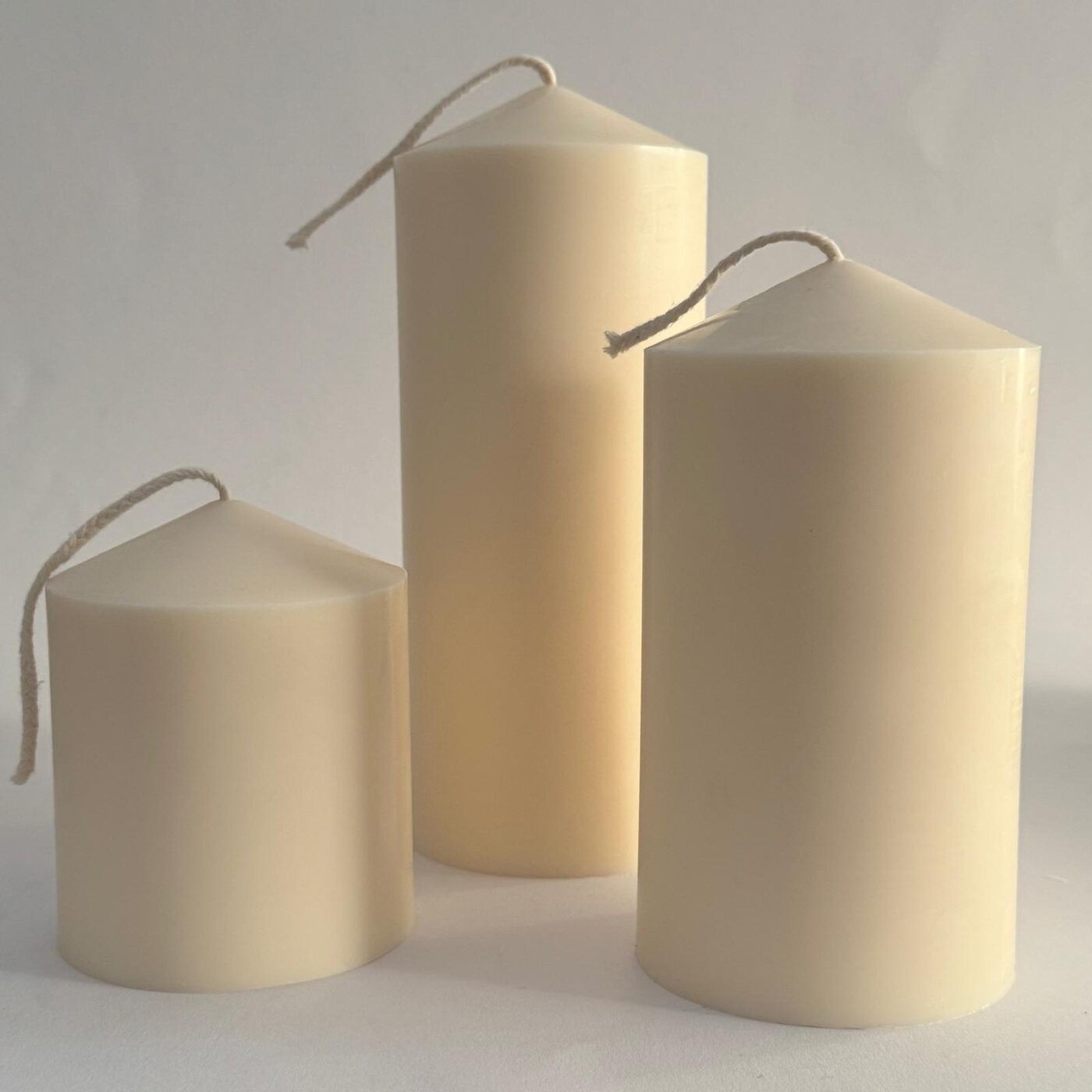 Svece KV Candles, cilindra (stieņa), 60 h, sojas vasks
