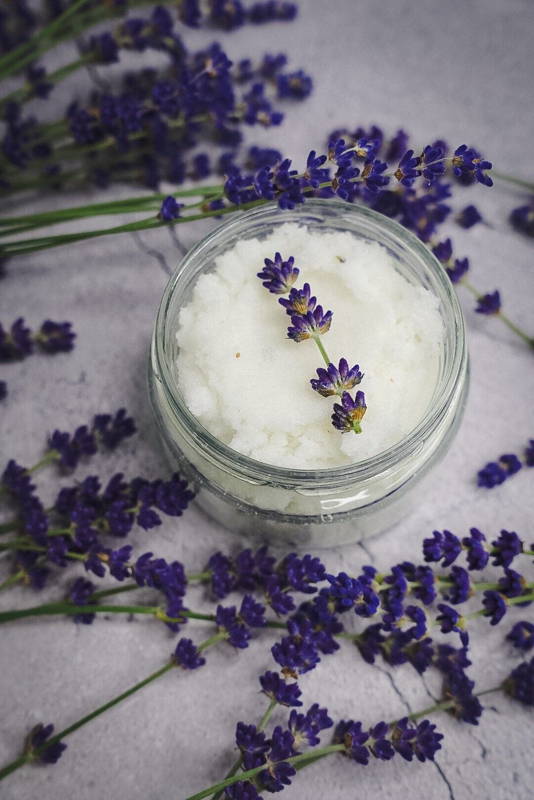 Ķermeņa skrubis Frosti, ziedu aromāts