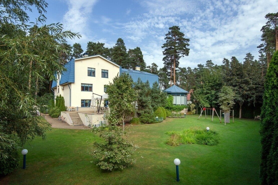 Privātmāja 1075 m², Krastmalas iela 12, Garkalnes pagasts