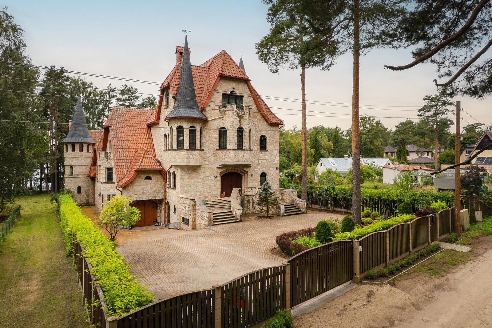 Privātmāja 727 m², Mežmalas iela 4B, Garkalnes pagasts