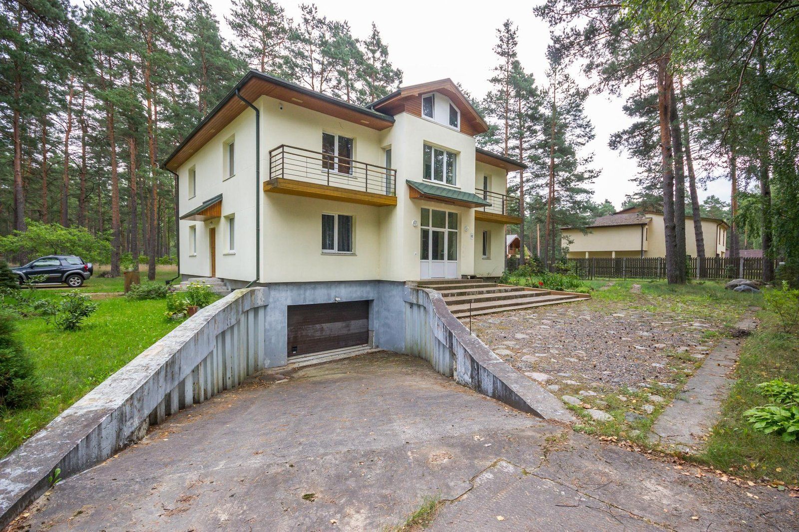 Privātmāja 437 m², Bērzu gatve 32, Ādažu pagasts
