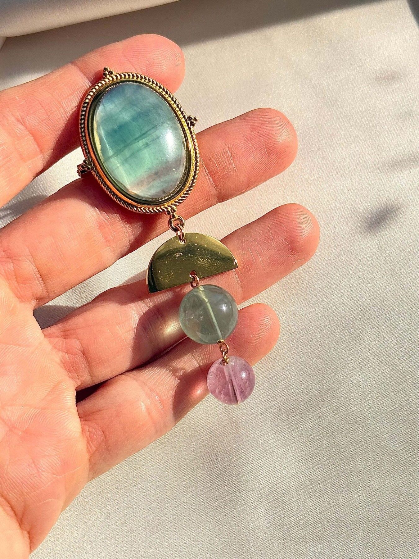 Piespraude Astra Stones, ar pusdārgakmeni, zaļā krāsā — attēls 4