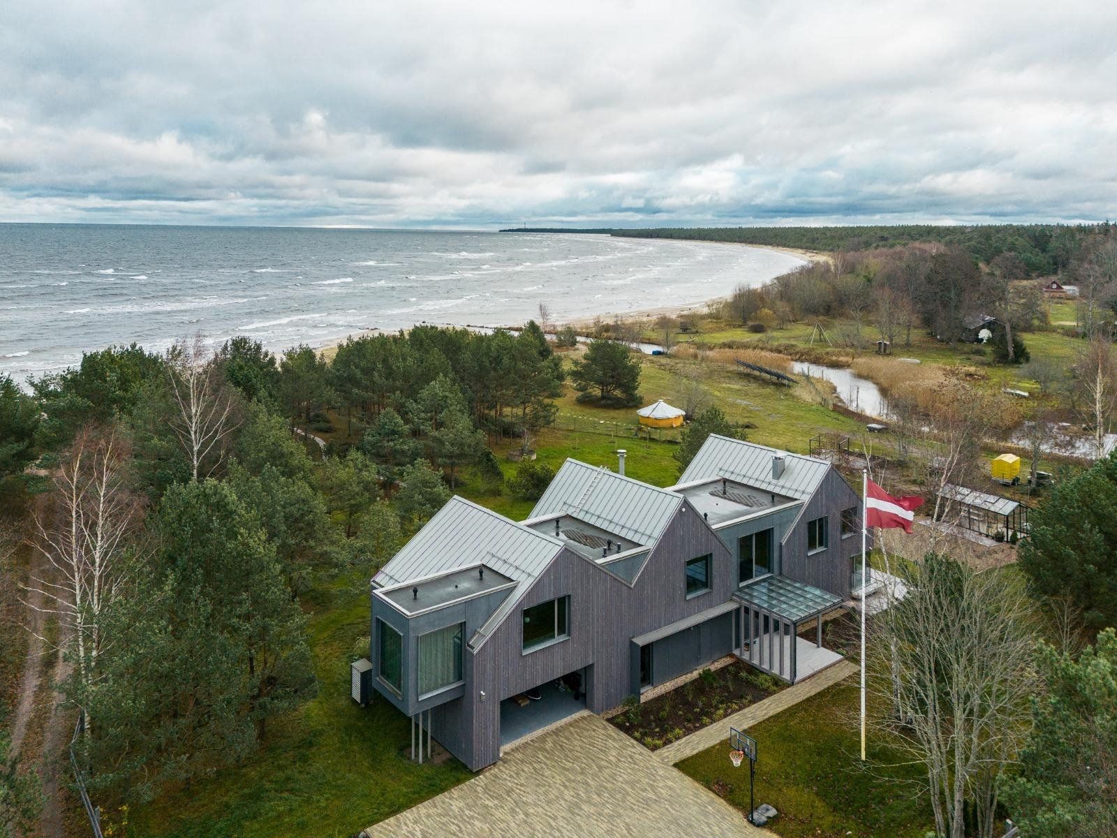 Privātmāja 480 m², Mērsraga pagasts — attēls 2
