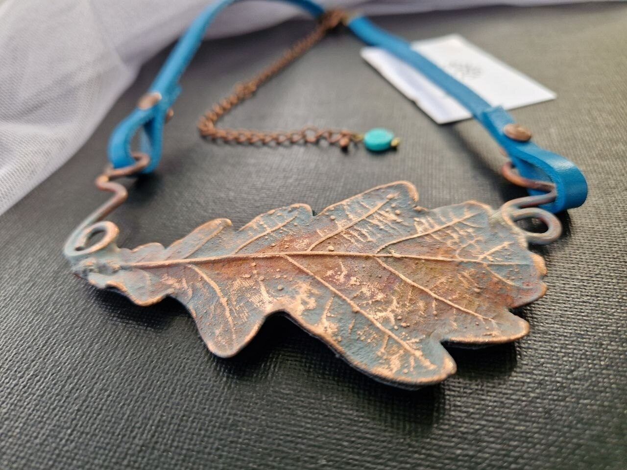 Kaklarota Odze Art, brūnā, zilā, oranžā krāsā