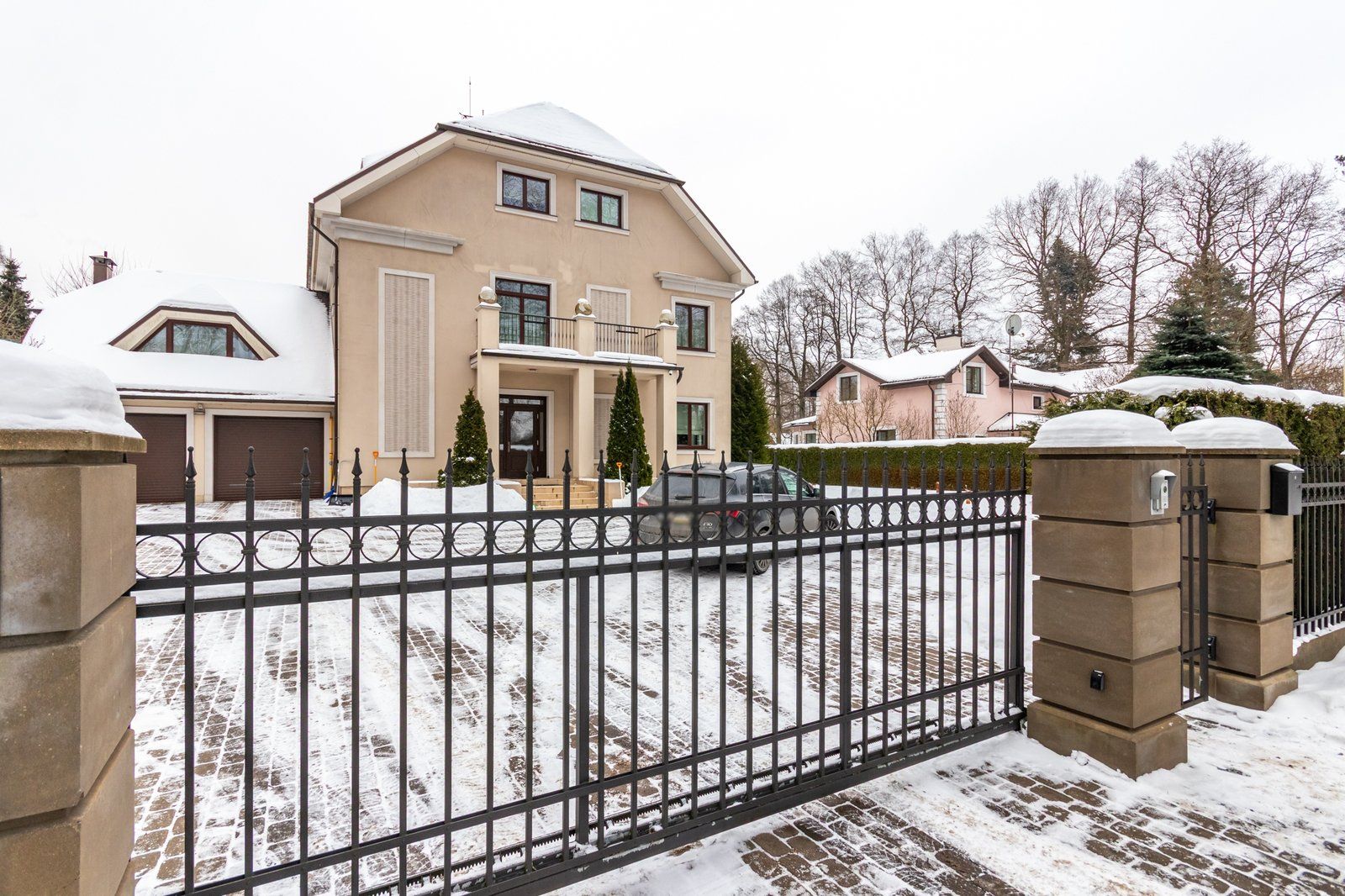 Privātmāja 505 m², Zolitūdes iela 52A