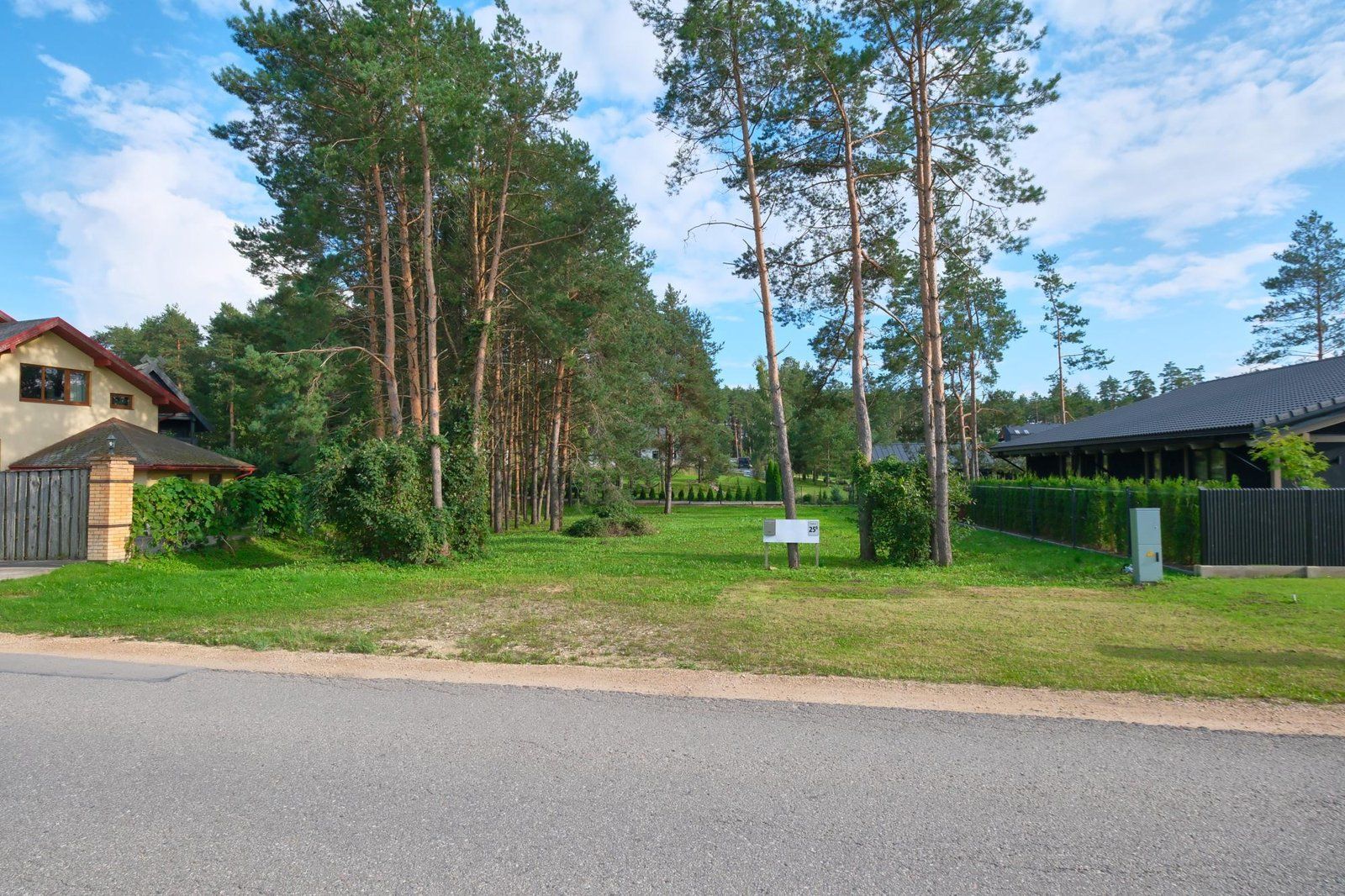 Zemes gabals 1221 m², Kanāla iela 25B, Ādažu pagasts