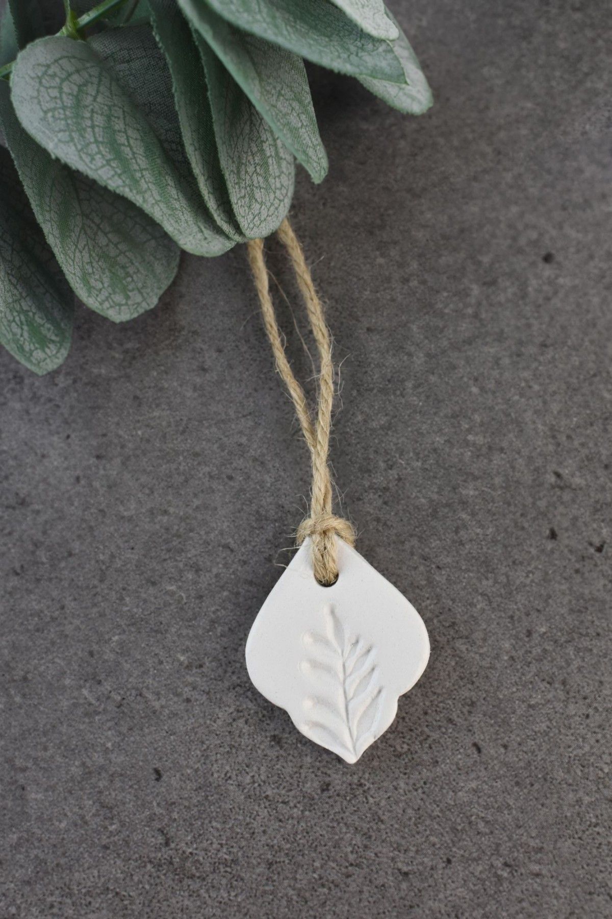 Dāvanu iesaiņojums Madeira Handmade, birkas, baltā krāsā — attēls 2
