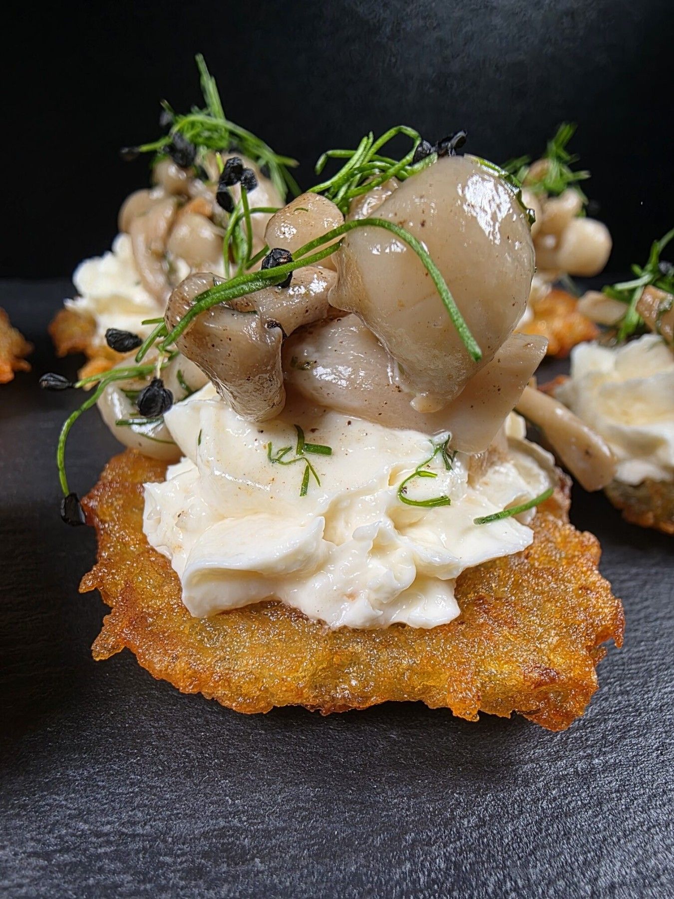 Uzkodas, kartupeļu rosti ar Šimeji sēnēm — attēls 5