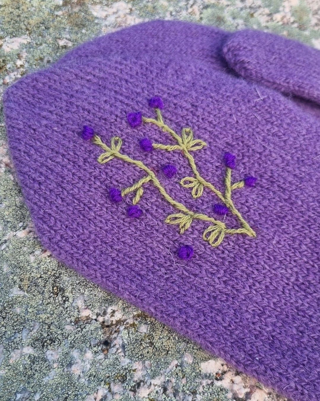 Sieviešu cimdi Tīnes, violetā krāsā — attēls 3