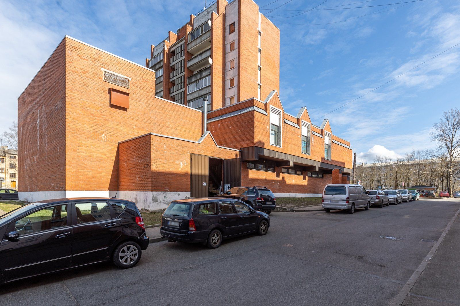 Tirdzniecības telpas 1391 m², Sarkandaugavas iela 31