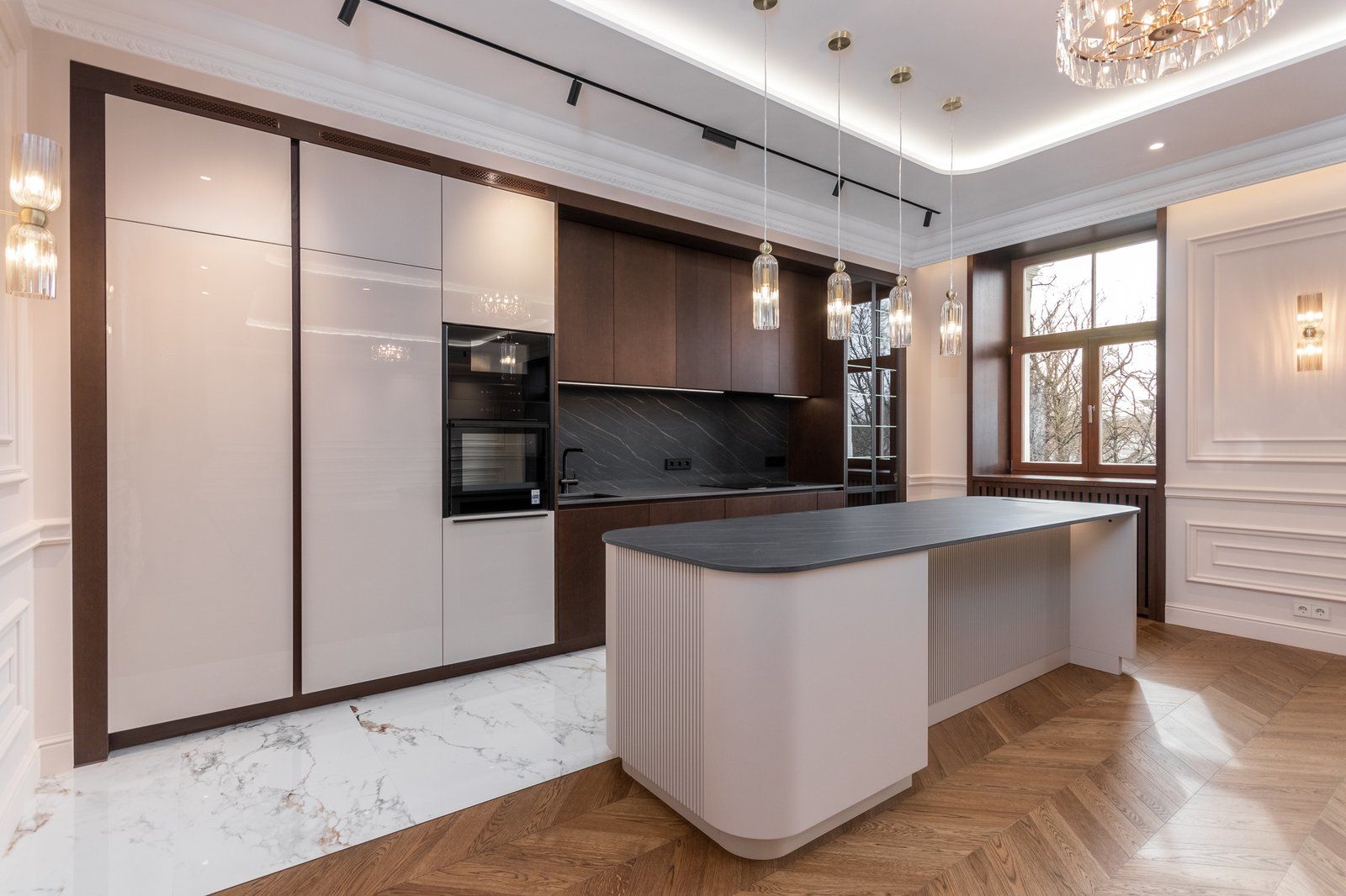 3 istabu dzīvoklis, Raiņa bulvāris 2, Centrs